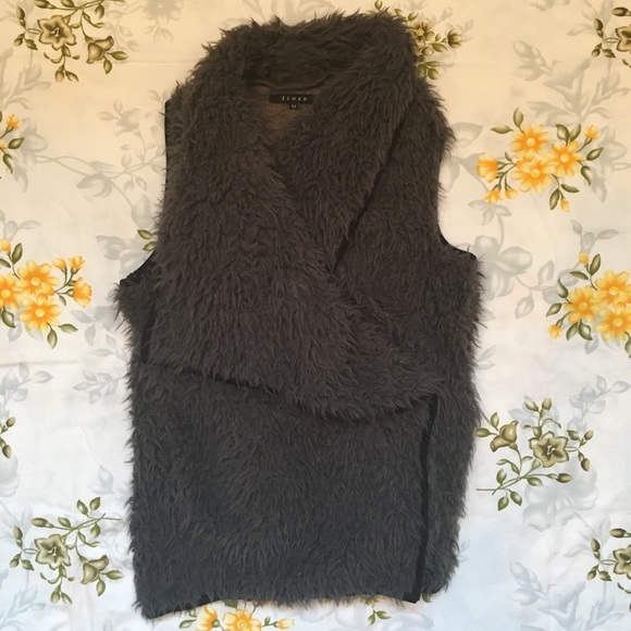 a'gaci Jackets & Blazers - 💖Cozy Draped Fur Vest